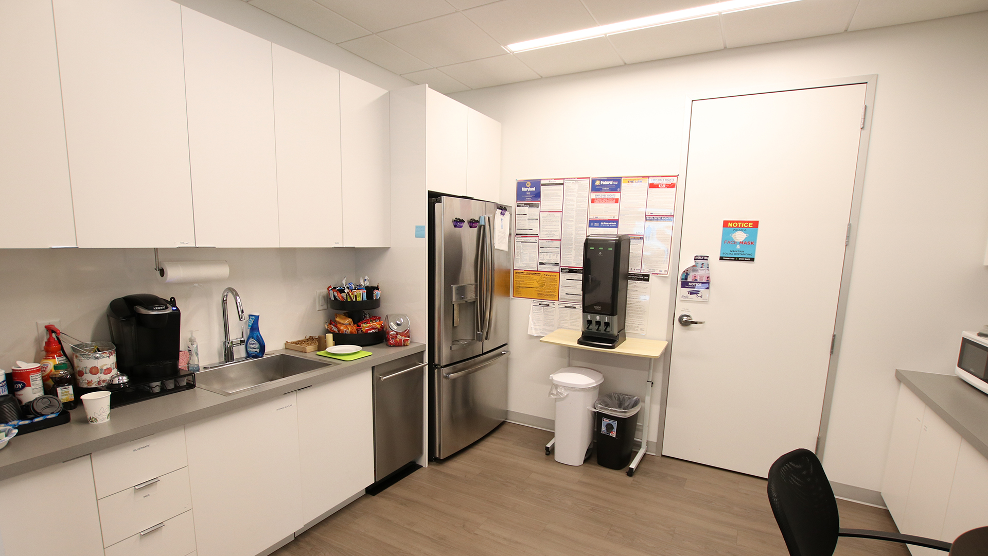 9711 Washingtonian Blvd pantry