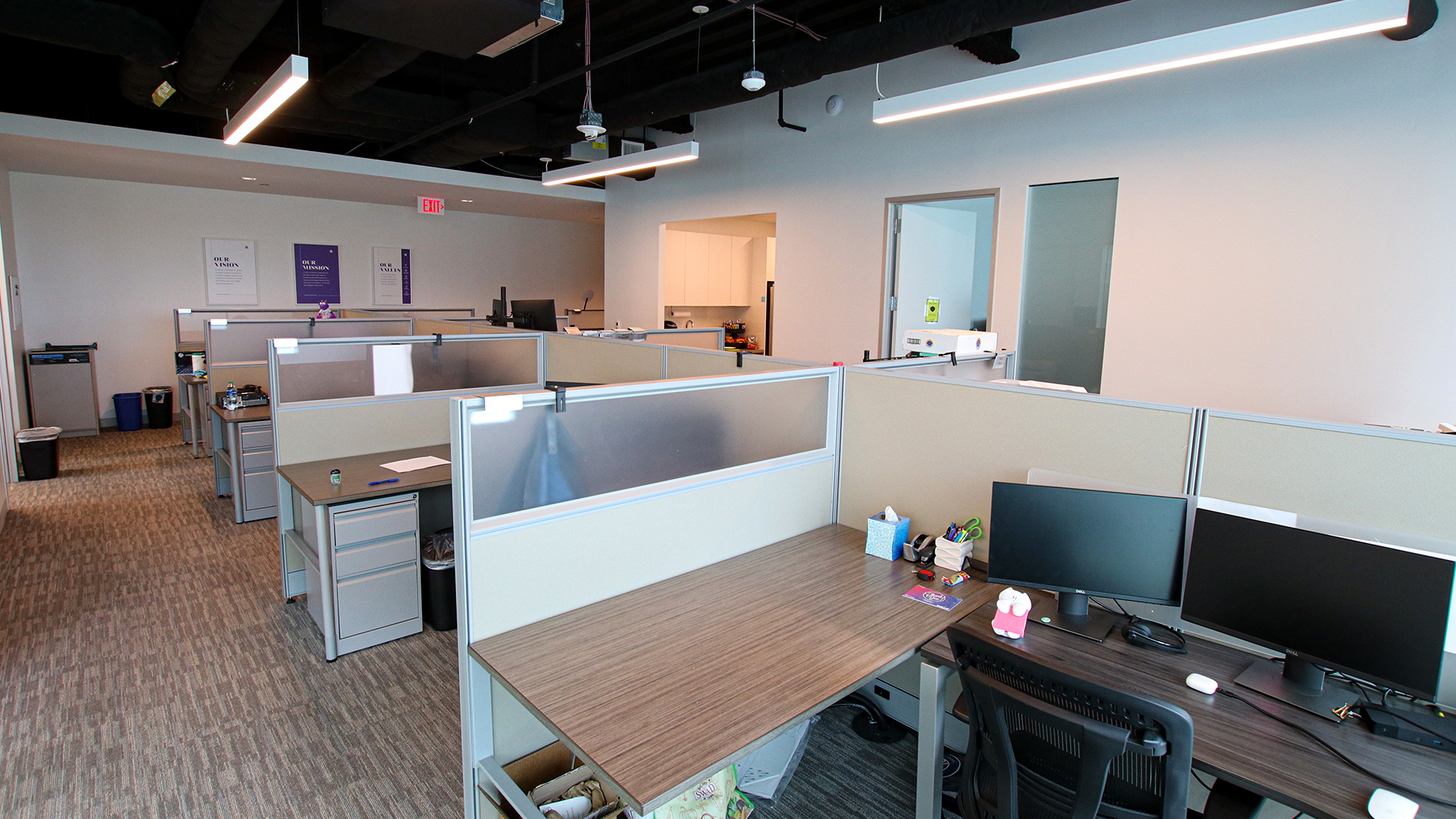 9711 Washingtonian Blvd workstations