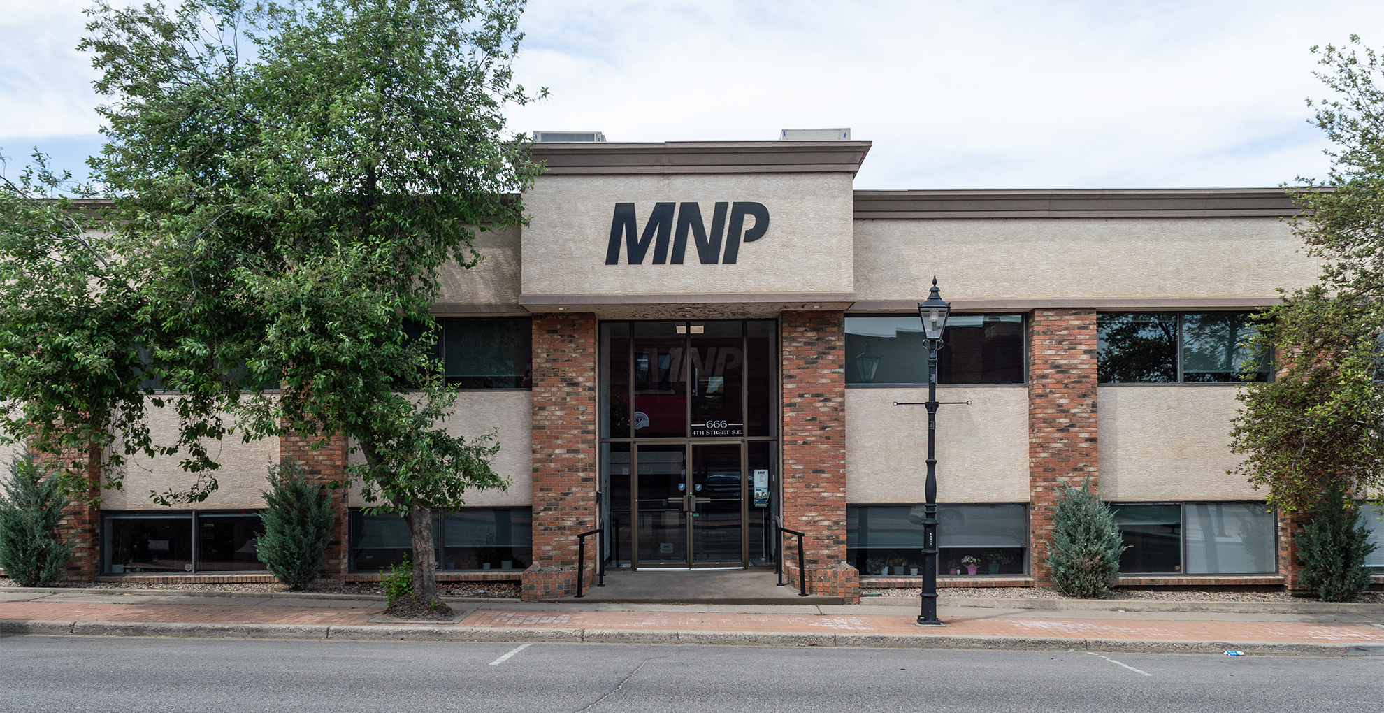 666 - 4 Street SW, Medicine Hat