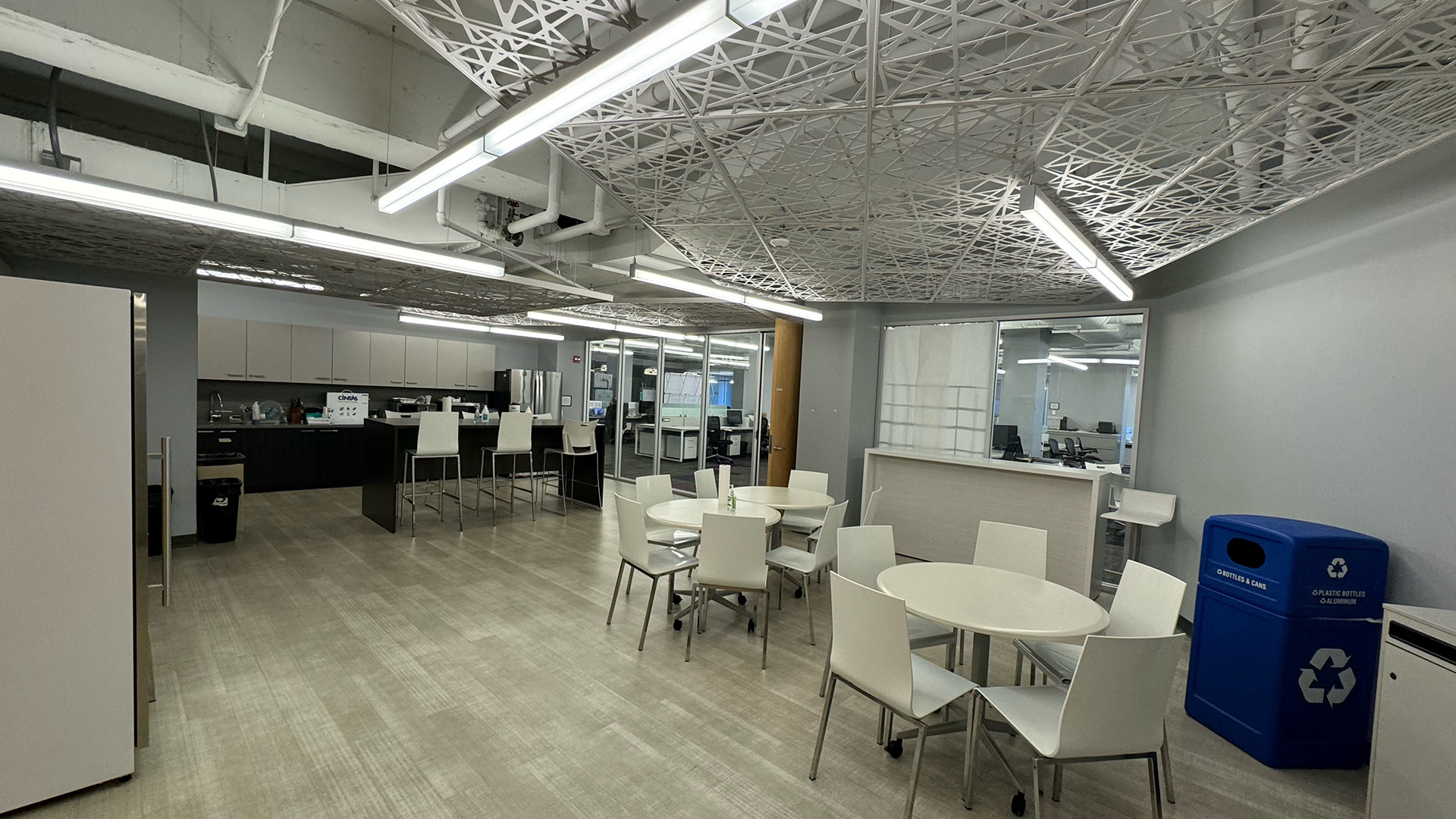 100 S Wacker - Interior kitchen common area