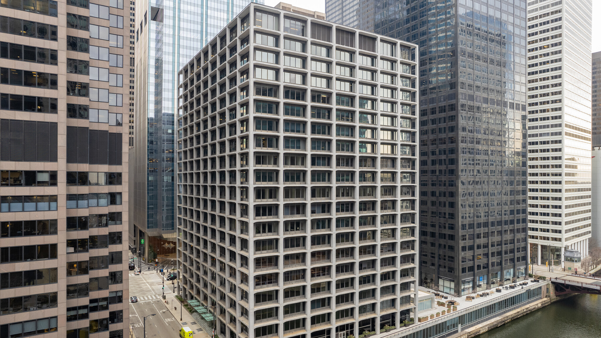 100 S Wacker - Main exterior building photo