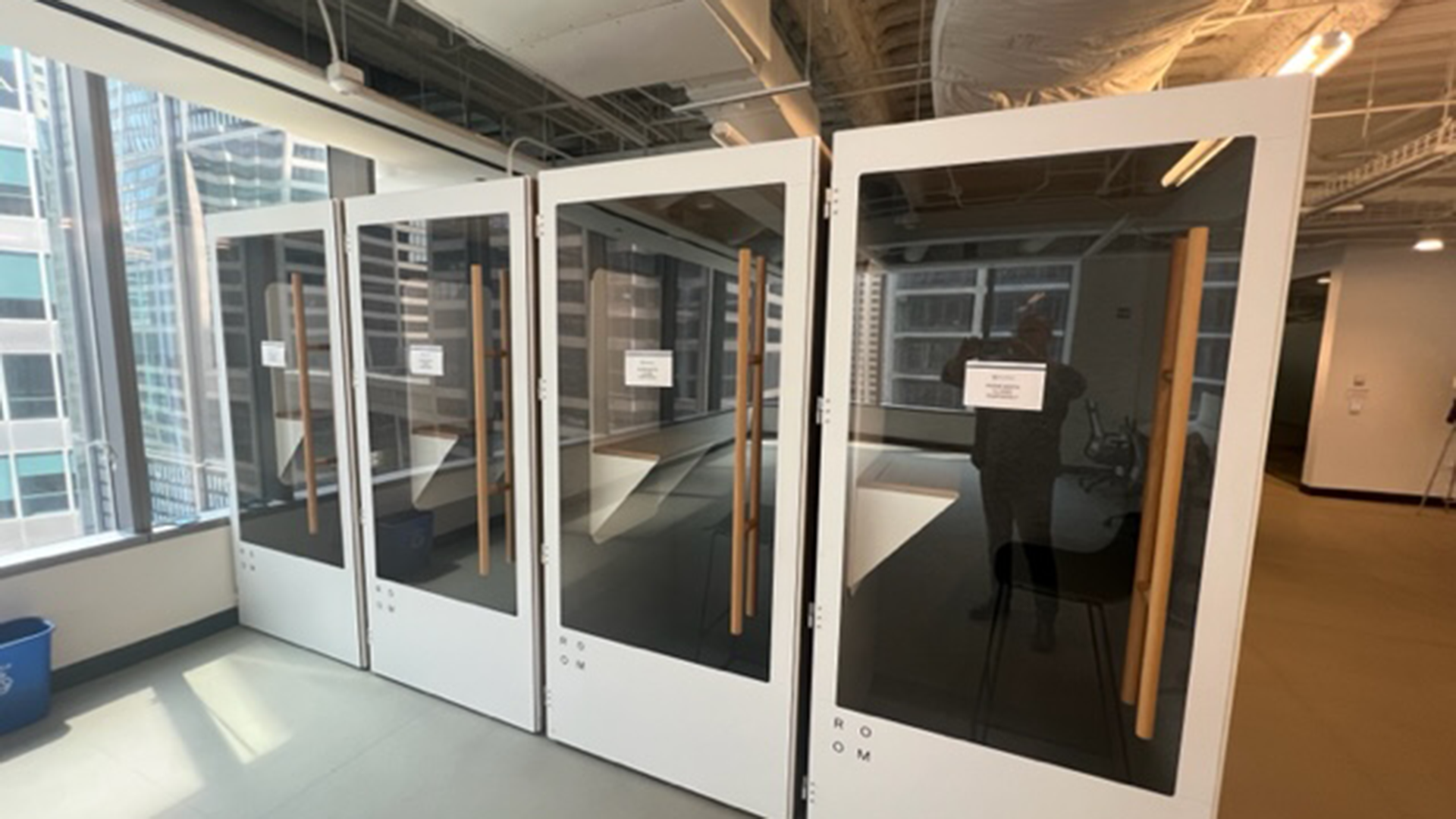 111 S Wacker - Interior call rooms