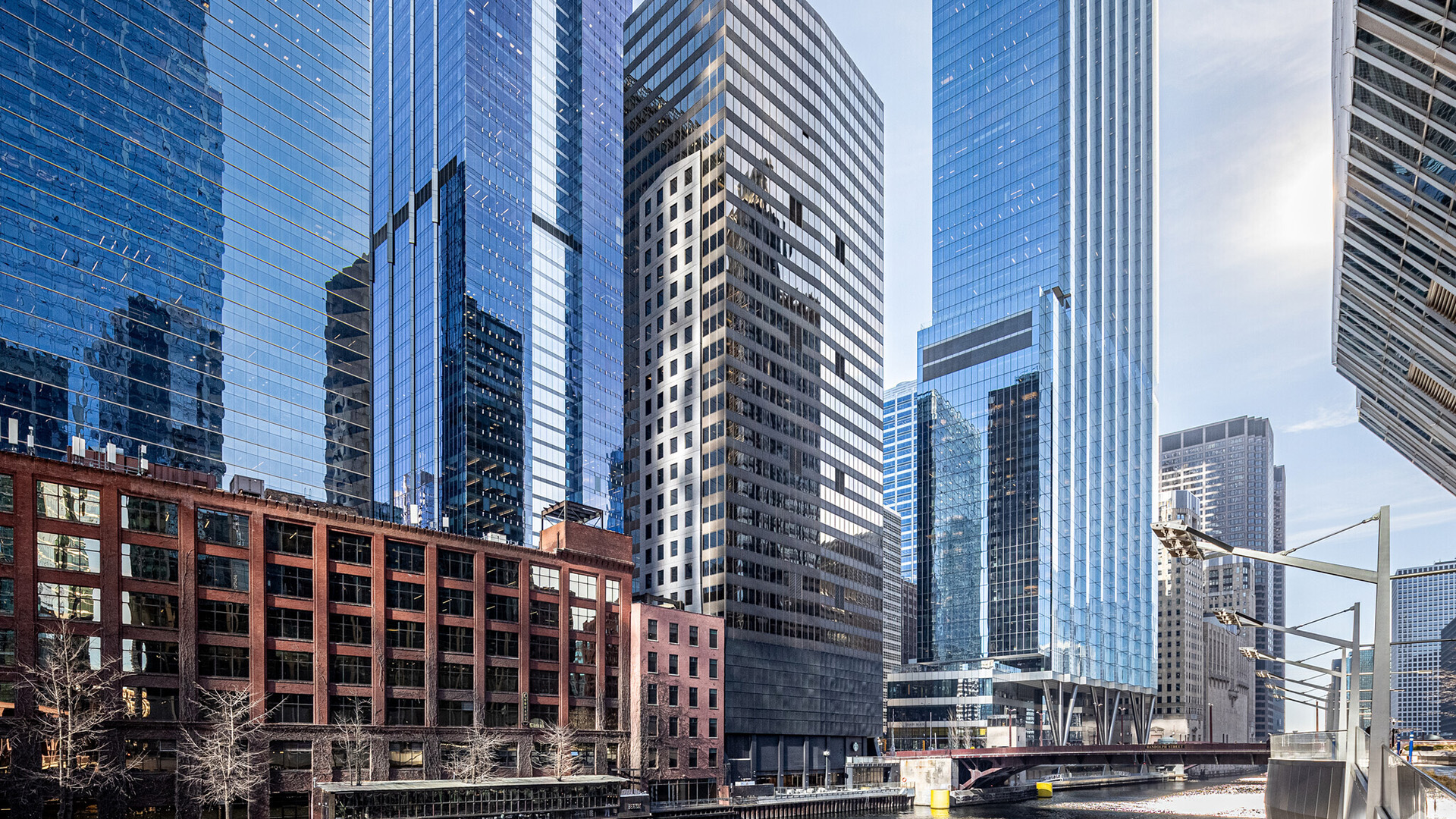Exterior shot of 150 N Wacker in downtown Chicago