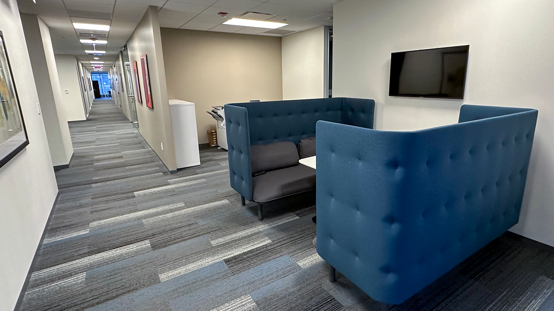 150 S Wacker - Interior work/meeting station