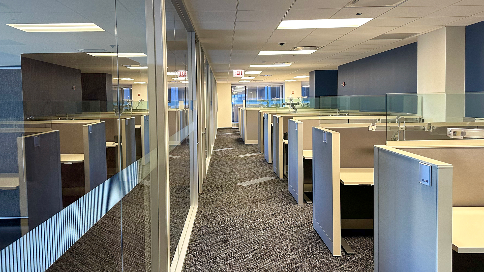 150 S Wacker - Work stations