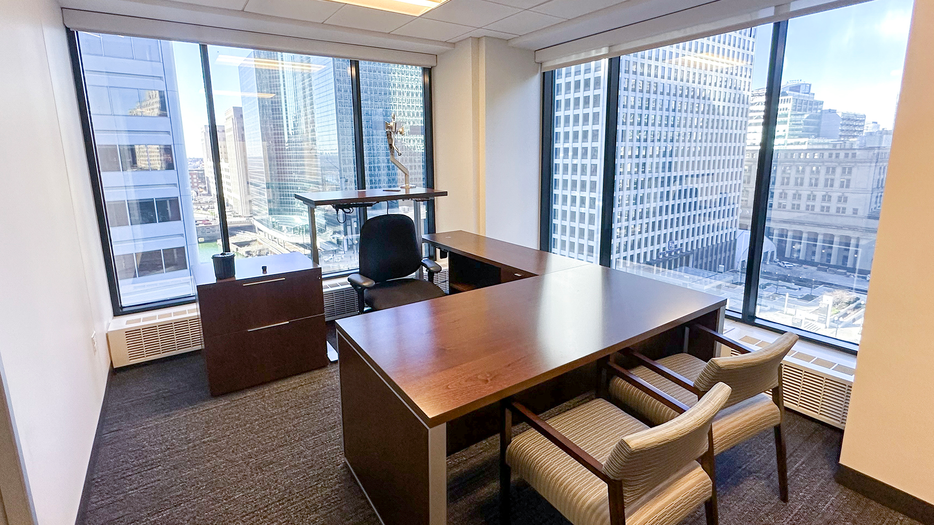 150 S Wacker - Corner office