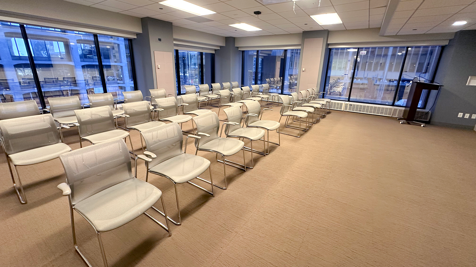 150 S Wacker - Meeting room