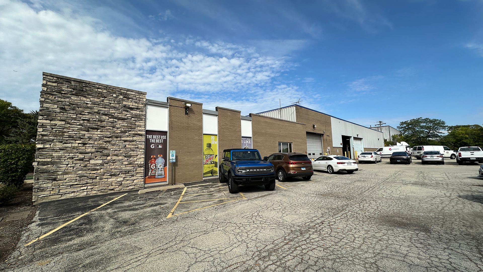 Outside photo of 1500 touhy building