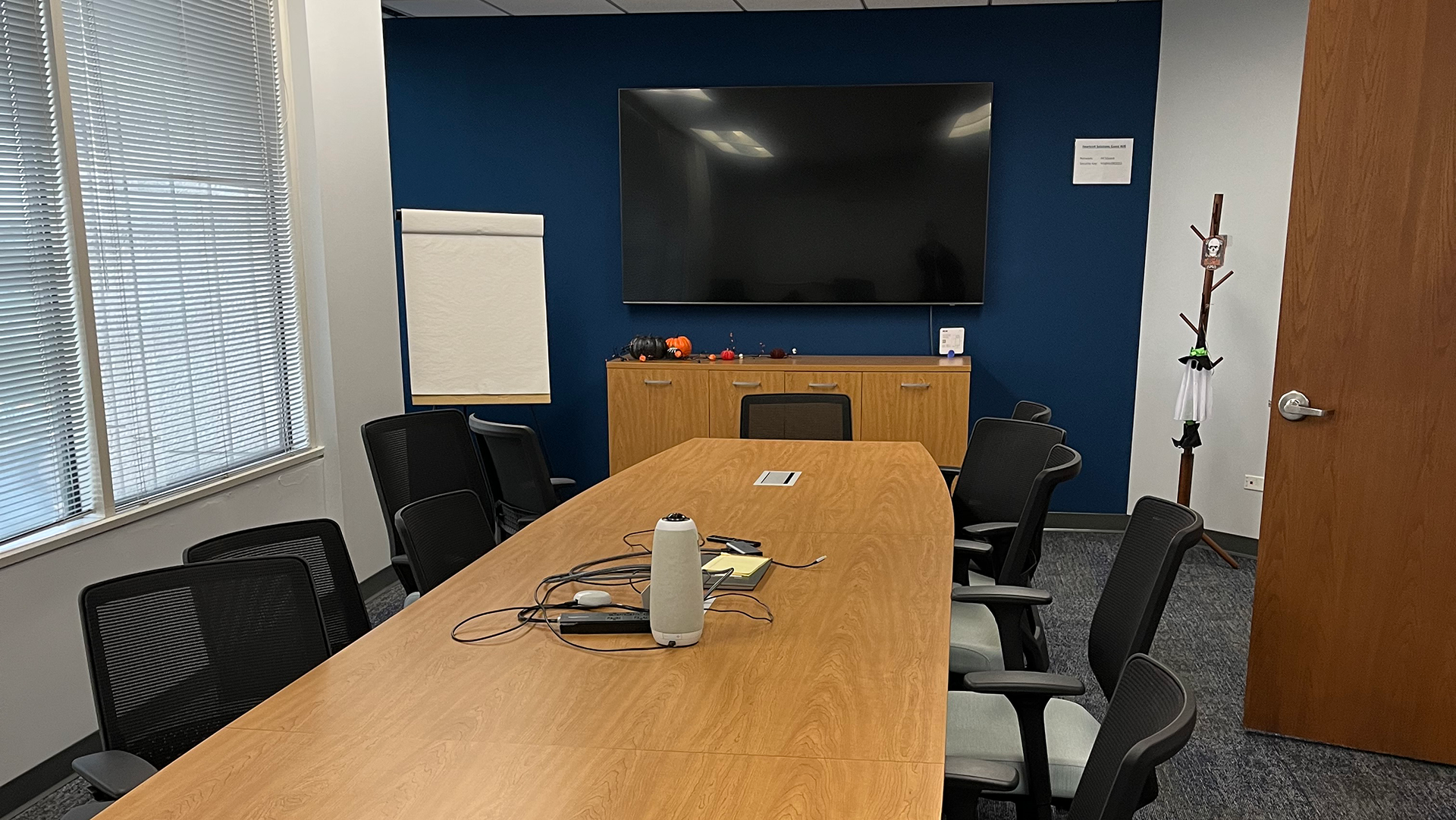 1933 N Meacham - Conference room
