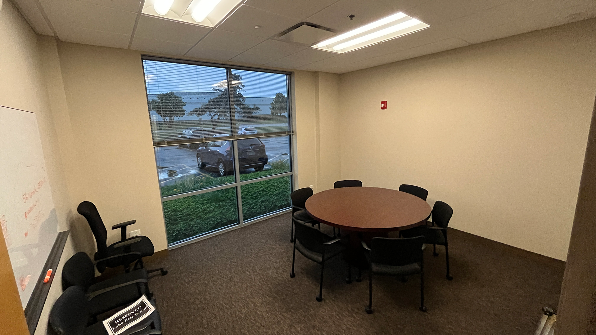 2401 Internationale - Interior meeting room