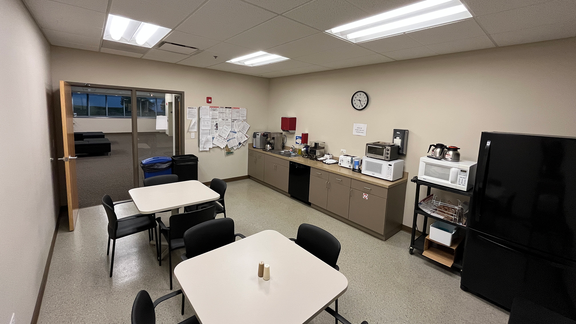 2401 Internationale - Interior dining/common/kitchen area