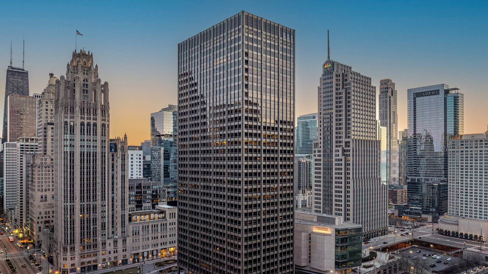 401 N Michigan Main Exterior Building Photo