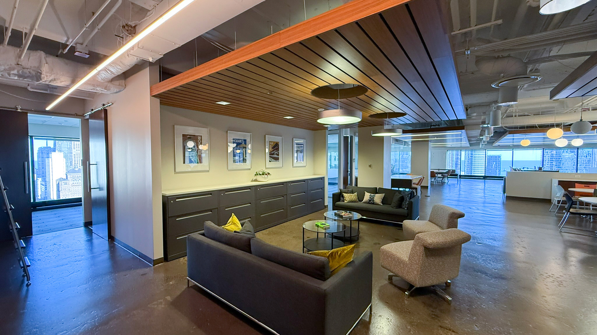 Common area with couch seating and chairs at 444 N Michigan