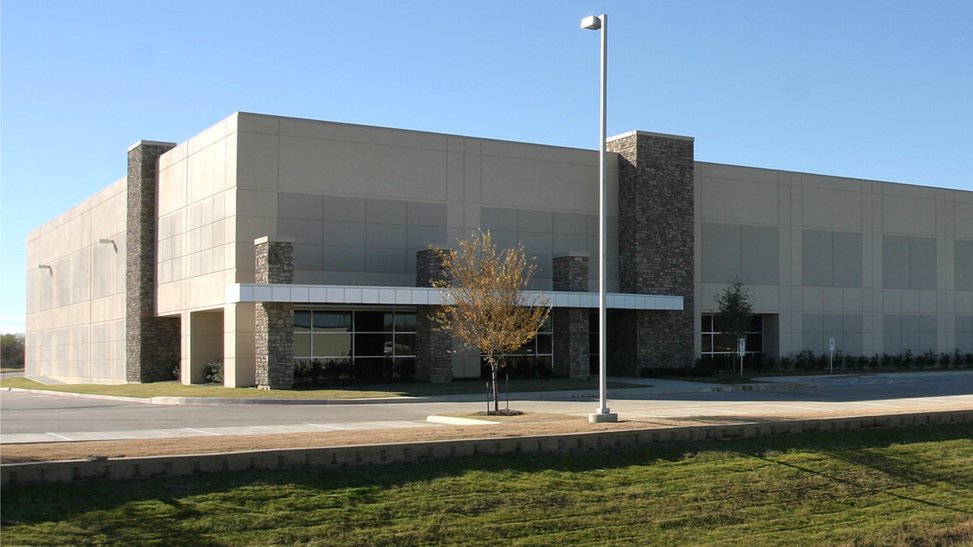 1420 Lakeside Parkway Building Exterior