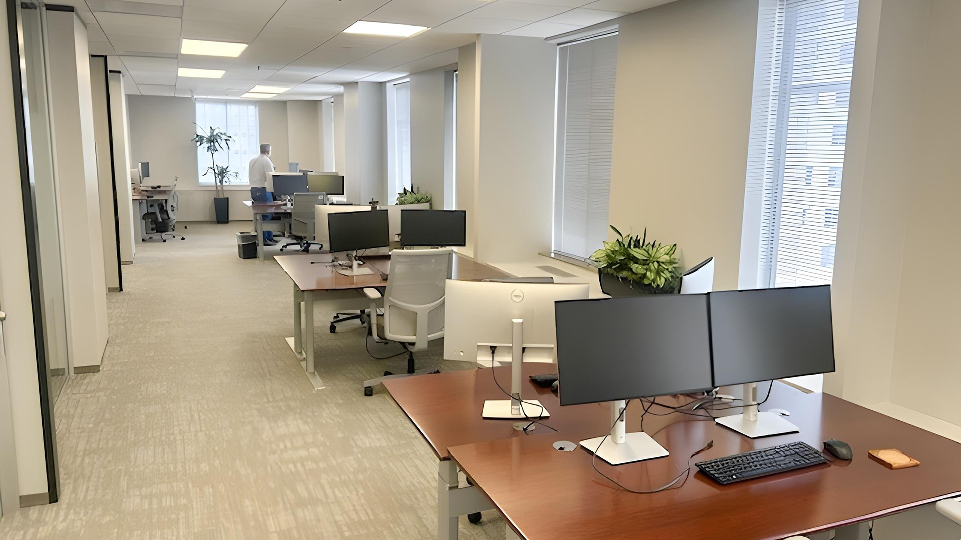 1001 McKinney Workstations Photo