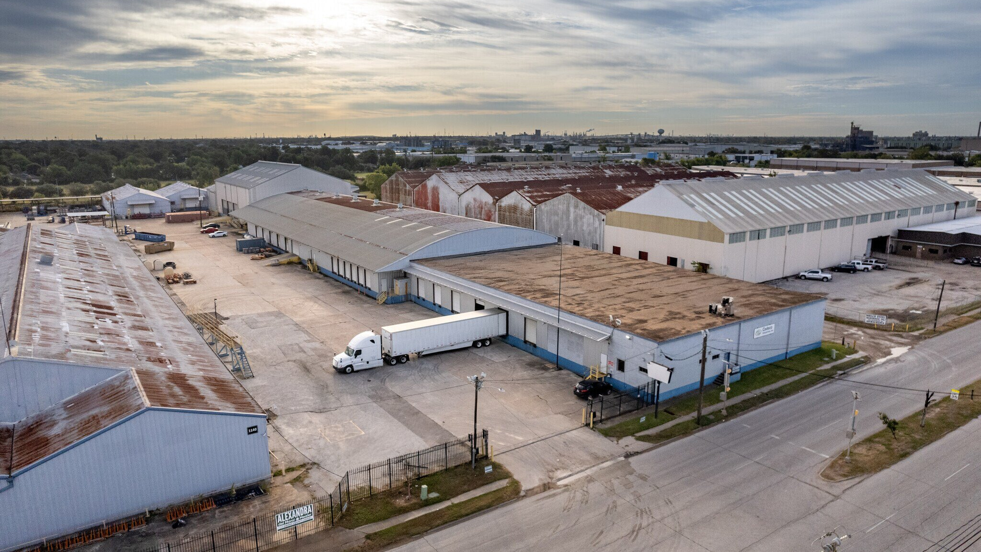 1120 Lockwood Dr - Building Hero Photo
