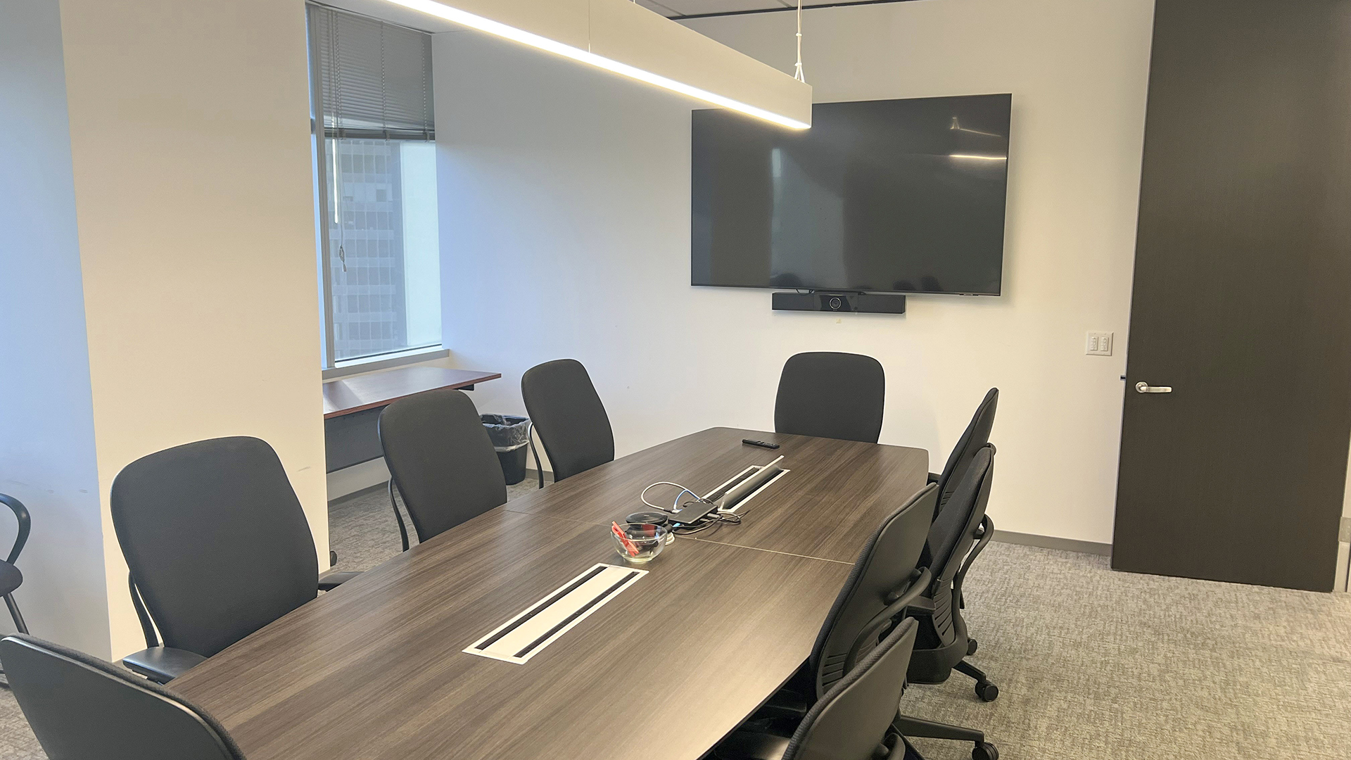 1301 McKinney St Conference Room Photo 2