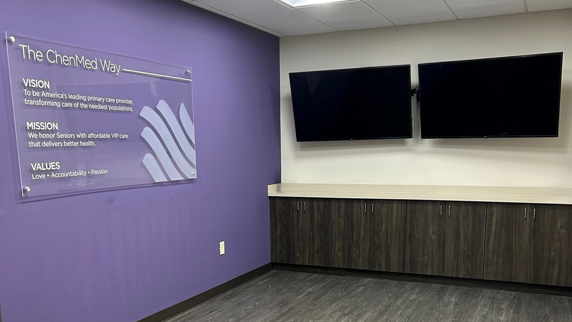 5005 E Crosstimbers Conference Room Her Photo