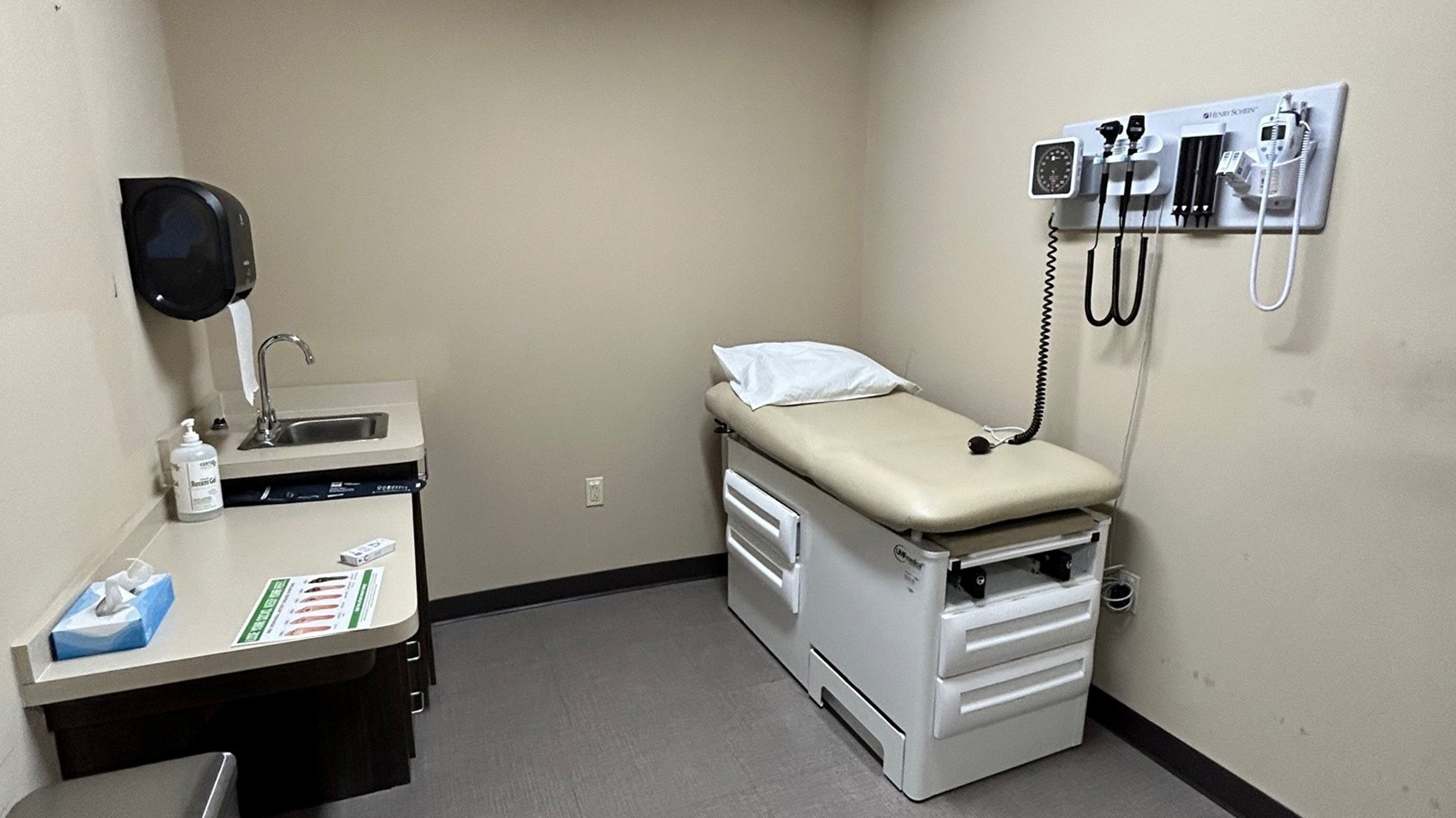 5005 E Crosstimbers Exam Room Hero Photo