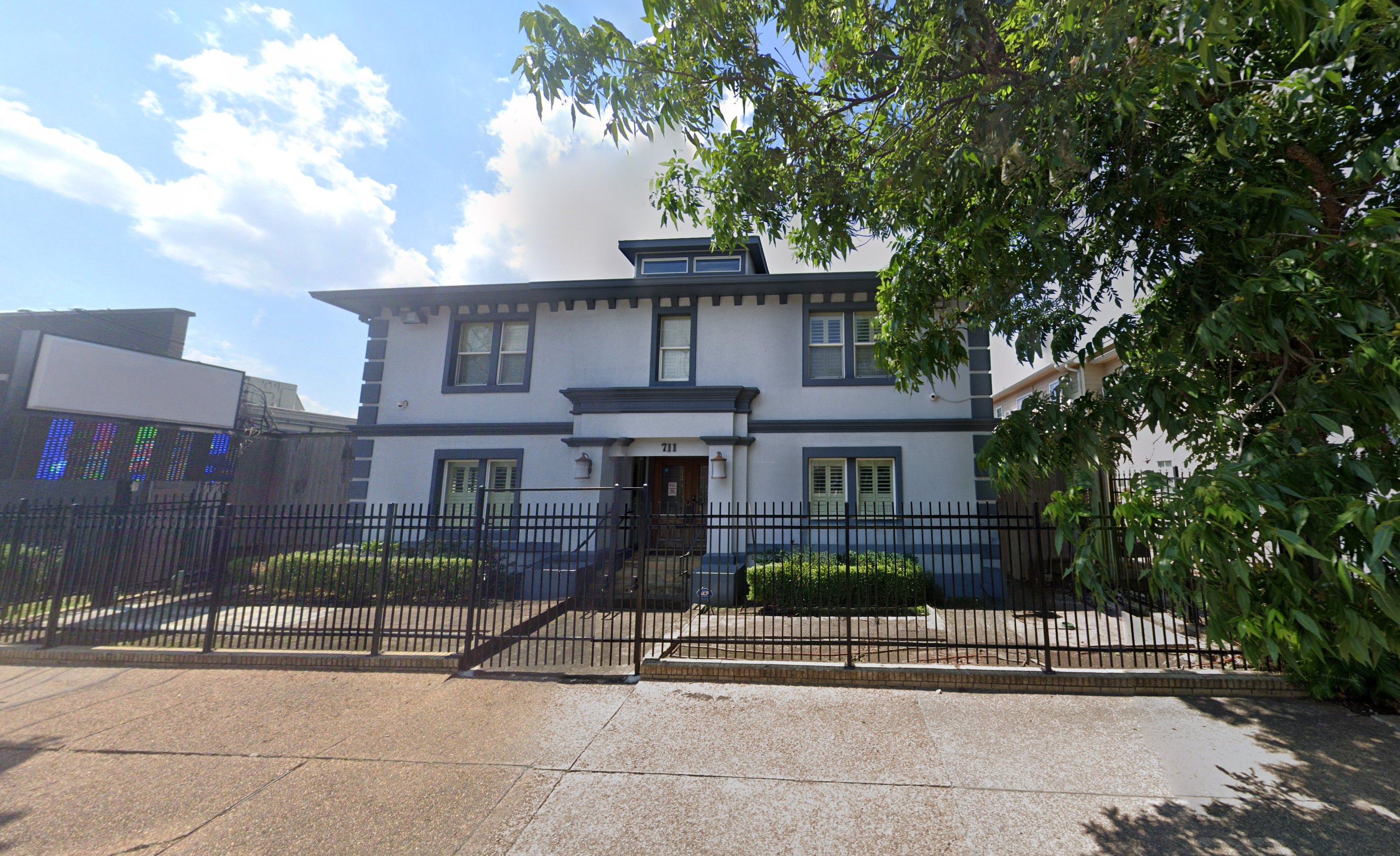 711 W Alabama St - Building Hero Photo