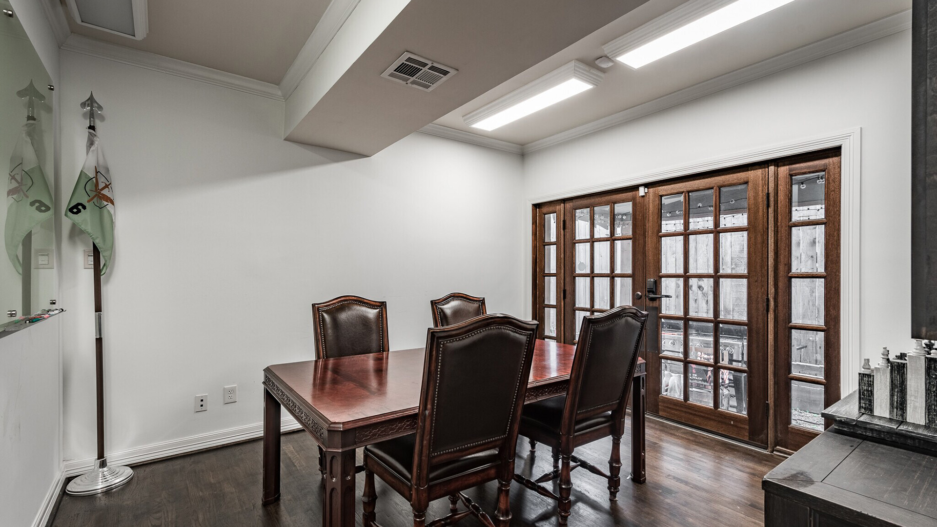 711 W Alabama St - Interior Photo 5