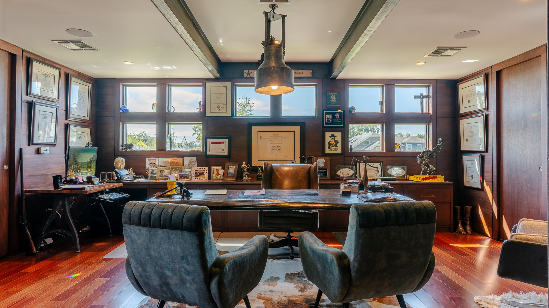 733 E 12th 1/2 St - Office Photo