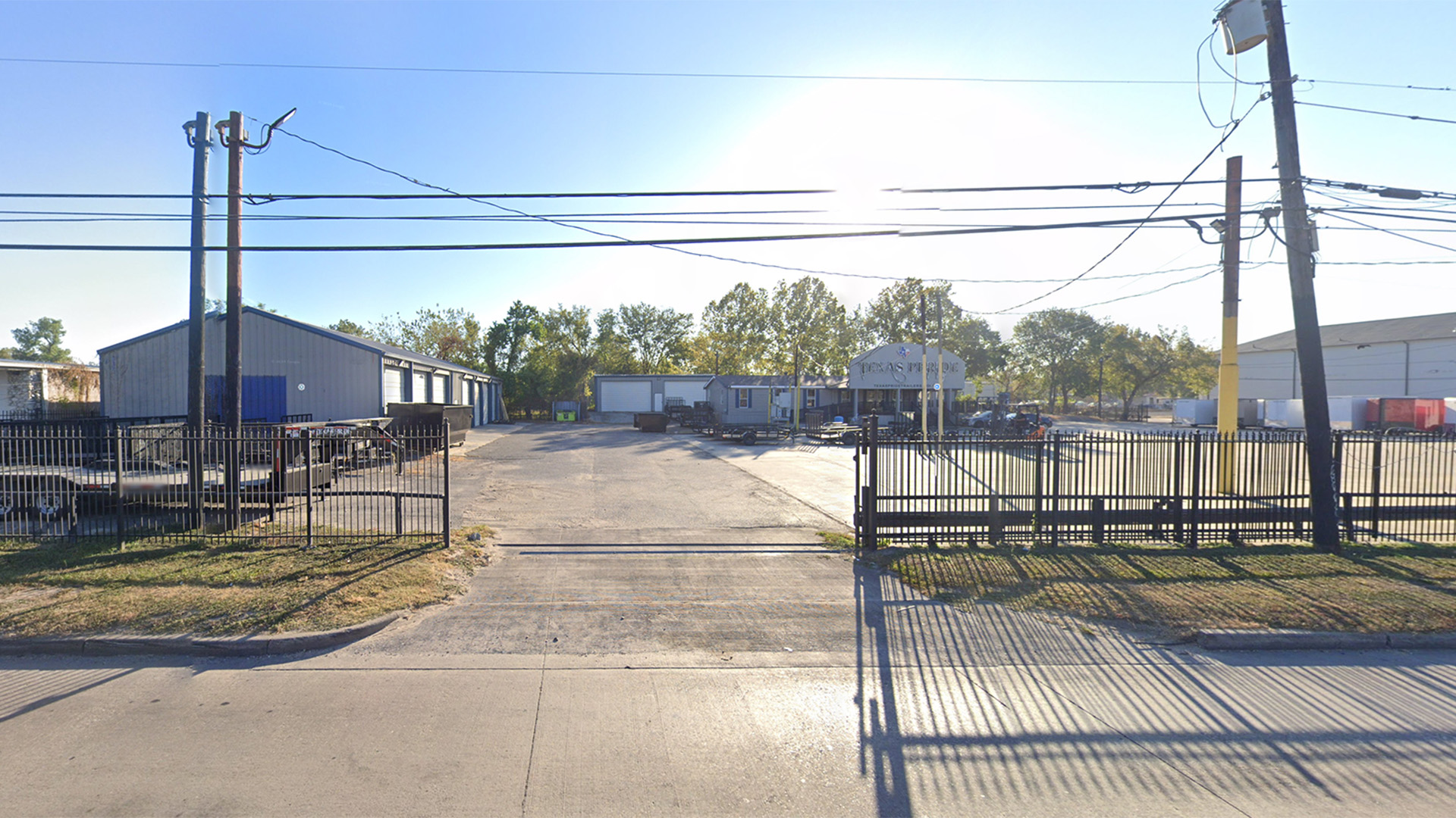 9510 North Freeway Building Photo 1