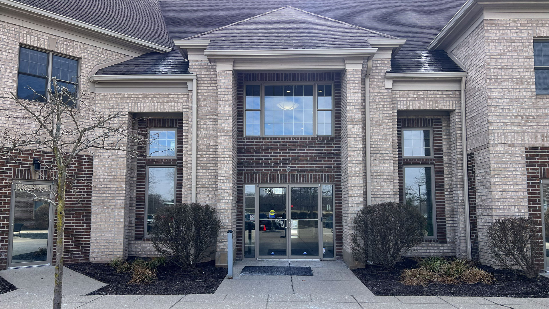 10412_Allisonville_Outside_Lobby2
