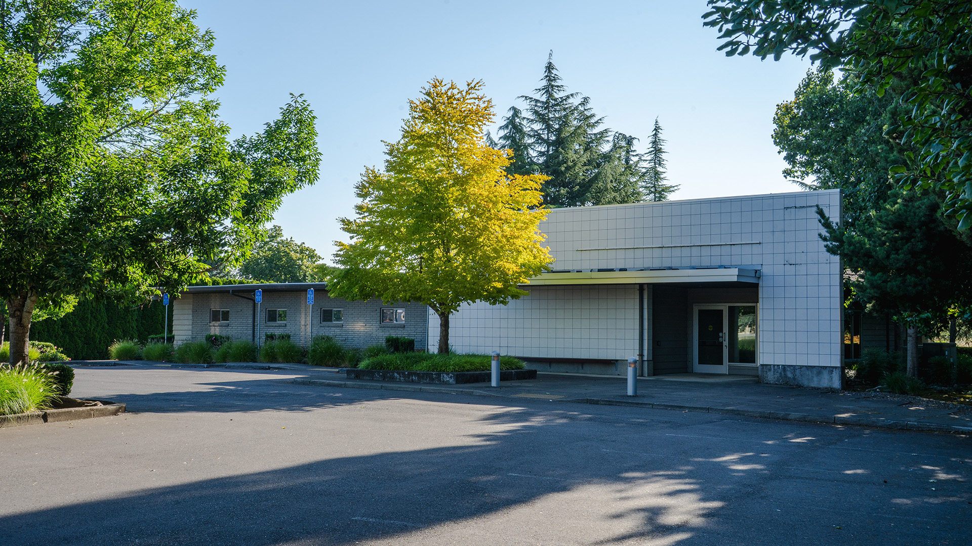 Building for sale - 1002 N Boones Ferry Rd, Woodburn, OR