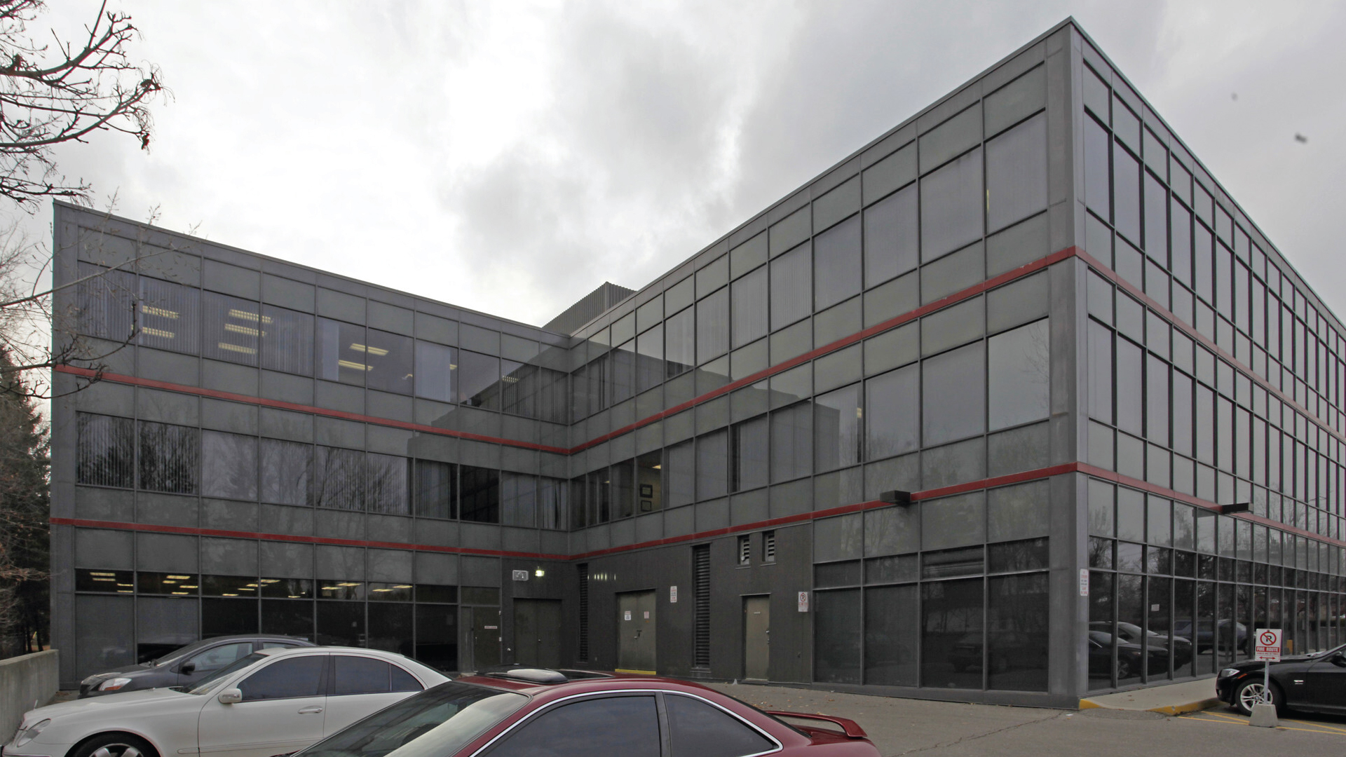 outside of building at 1599 hurontario