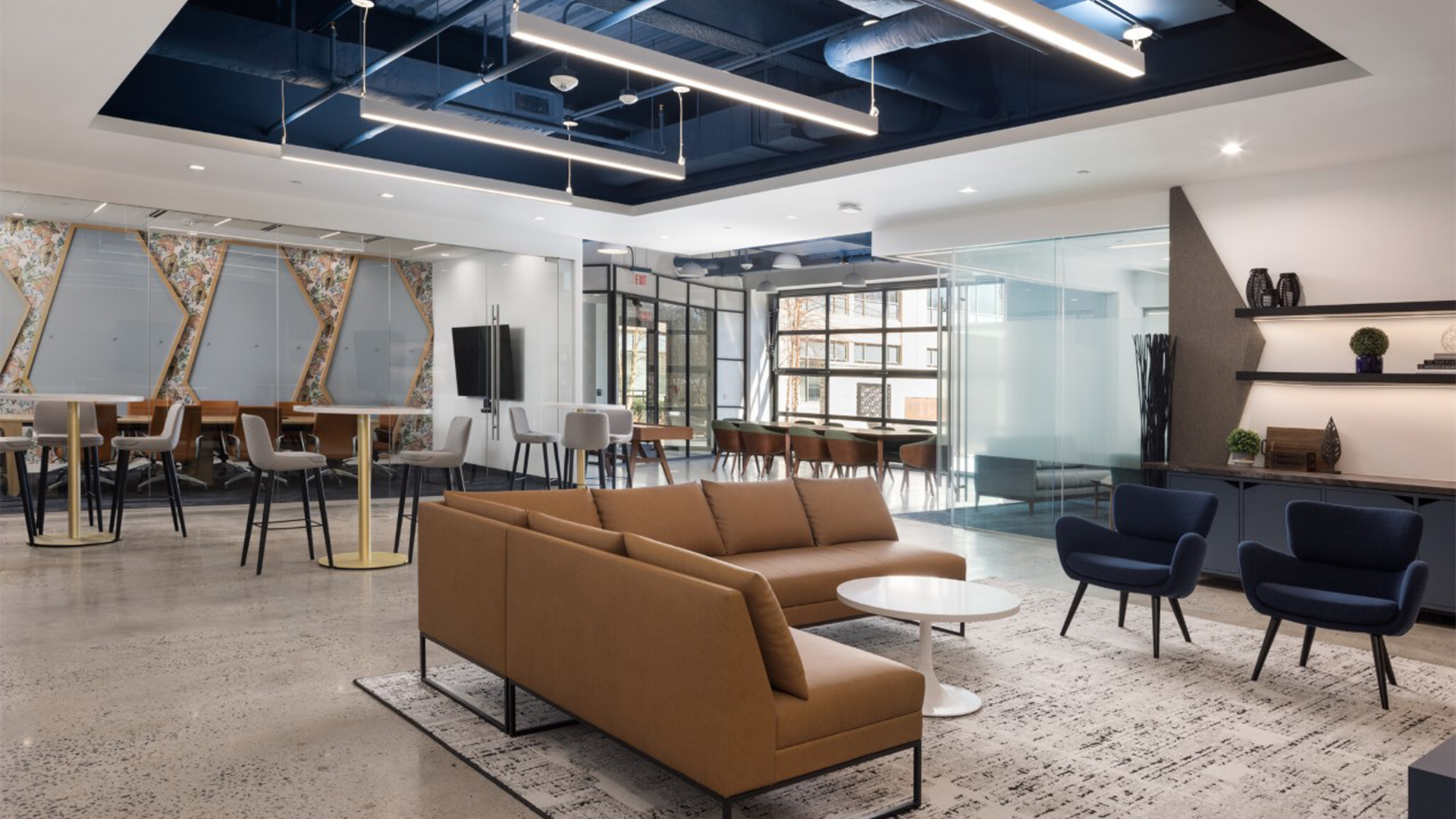 5870 Trinity - lounge