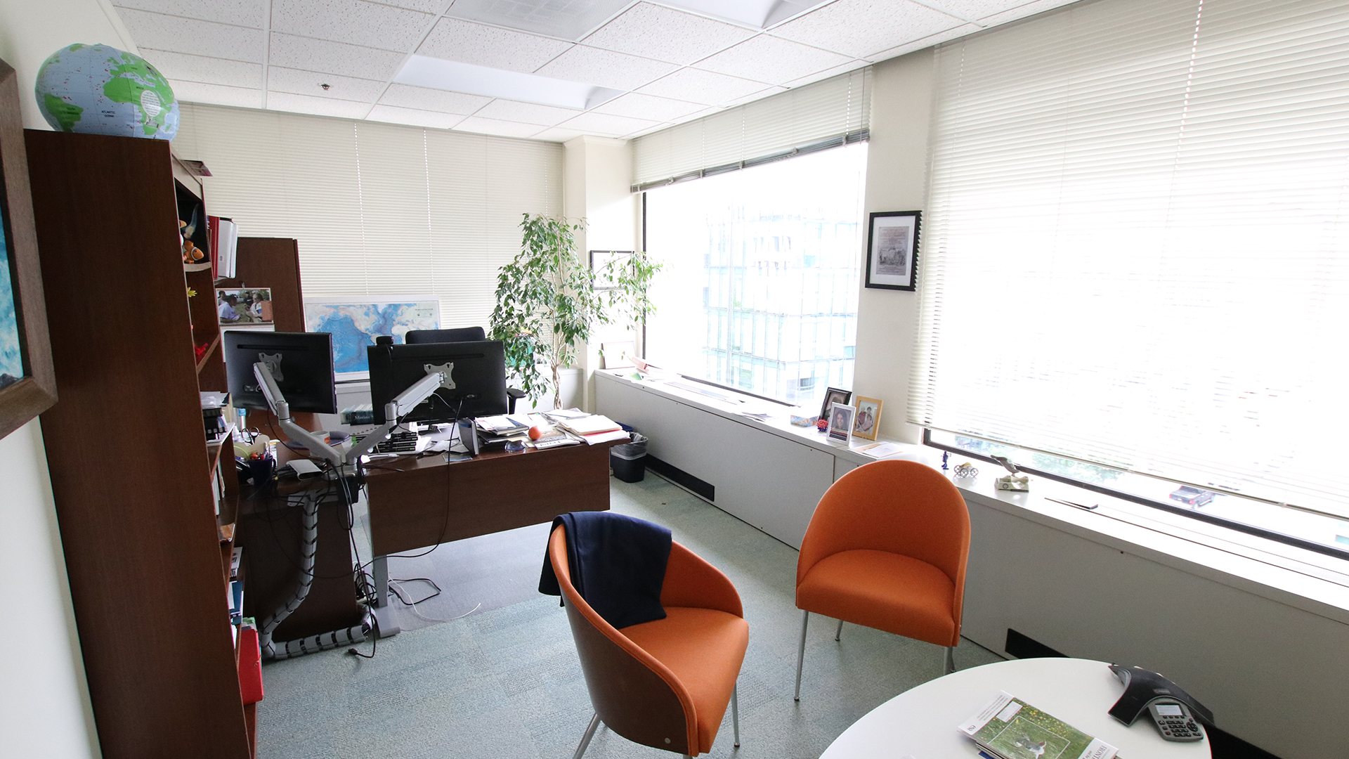 1990 M St NW window office